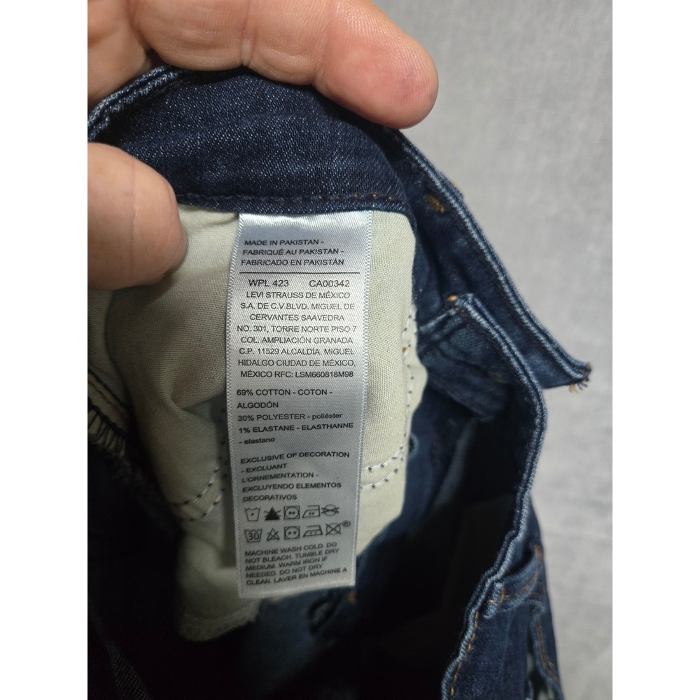 Levi Strauss Signature Women Mid Rise Capri Jeans Dark Wash Blue Size 12 Cropped - Picture 6 of 7